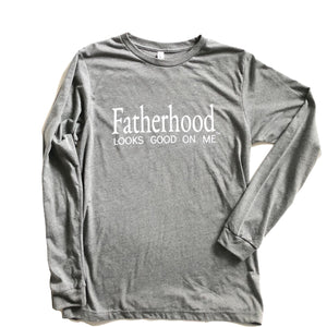 Fatherhood looks good on me long-sleeve T-shirt